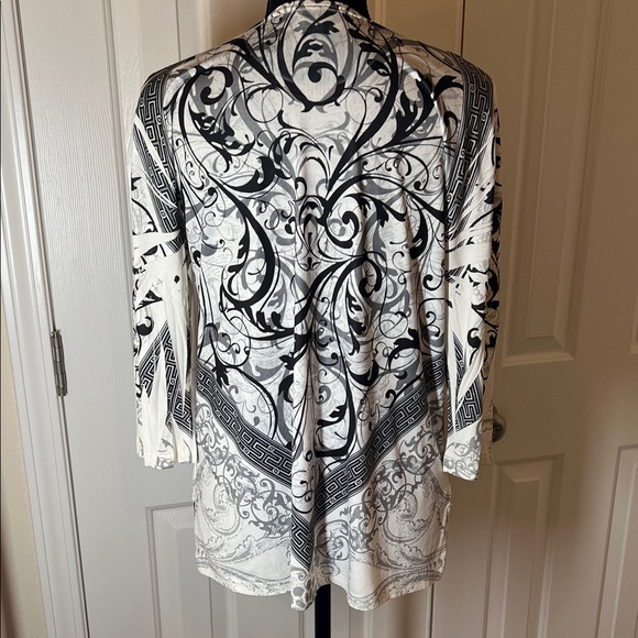 Chic Black and White Women's Tunic - Picture 2 of 3